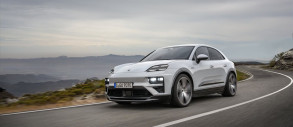 Продажі авто в Україні у квітні впали на 14%