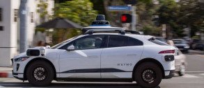 Waymo здійснює 100 000 поїздок на робототаксі на тиждень
