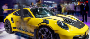 Porsche та Mercedes засвоюють важкий урок: розкішні електромобілі важко продати